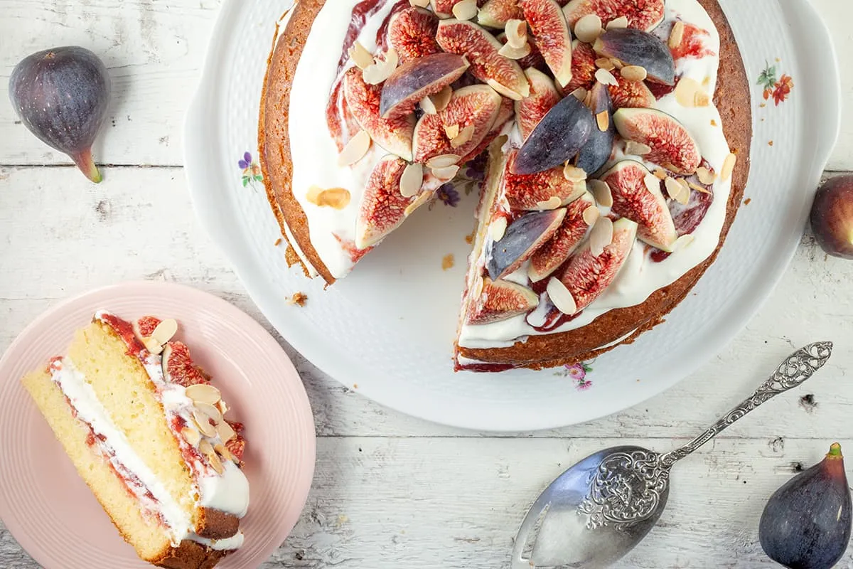 Olijfoliecake met mascarpone en vijgen