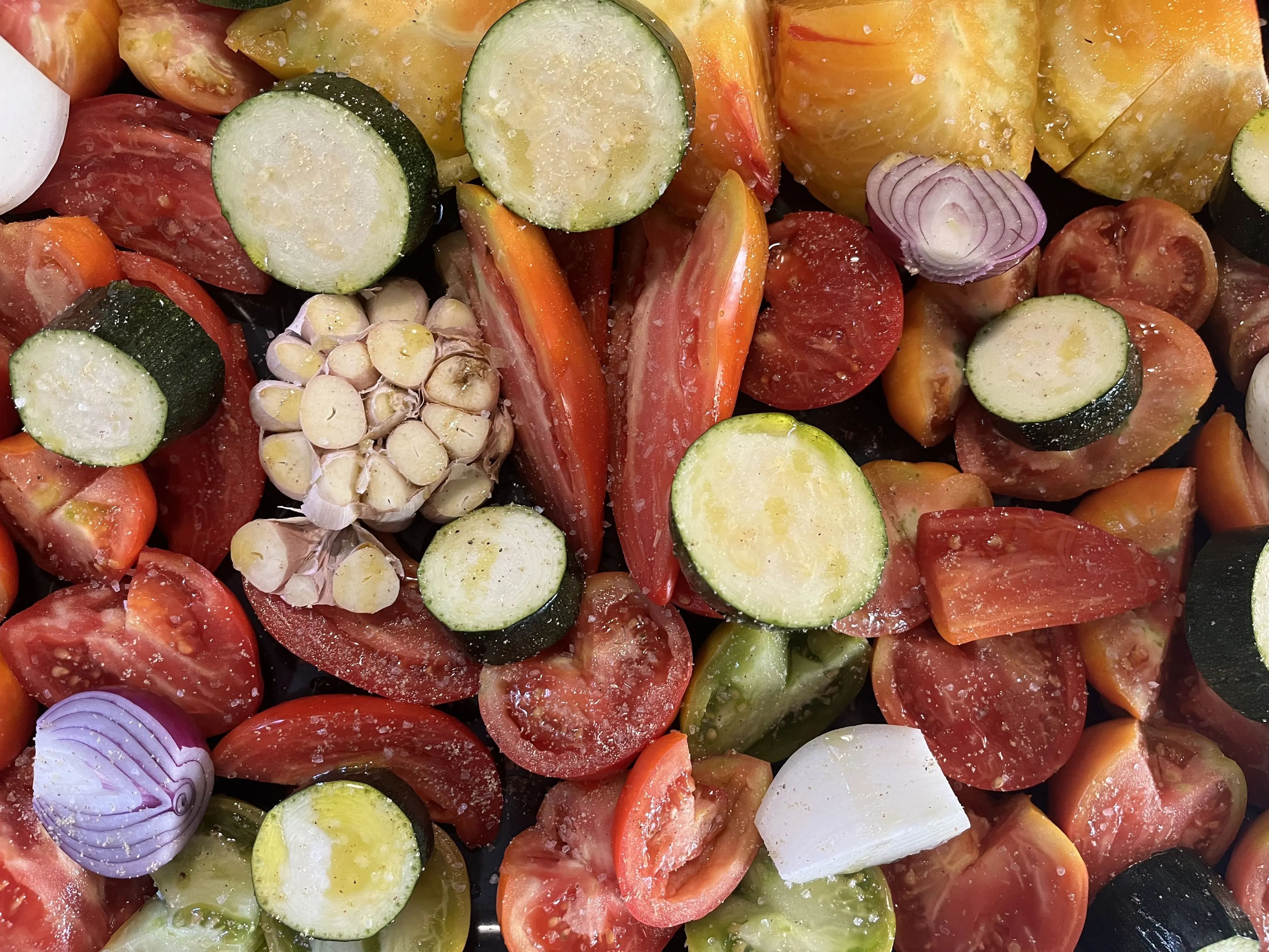 Veel lekkere groenten voor de tomaten-courgettesoep