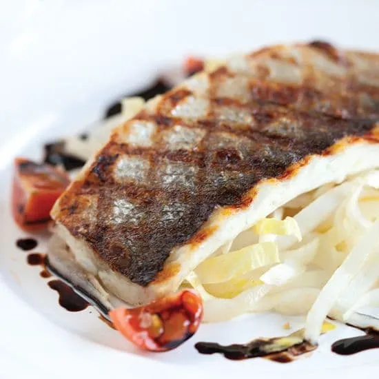 Recept: Zeebaars met witlof en balsamico