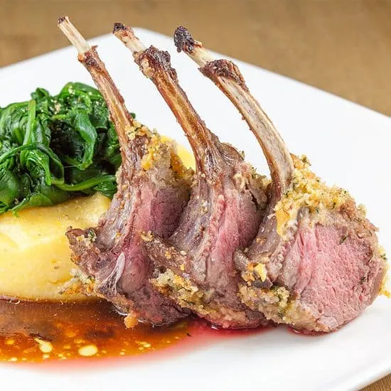 Recept: Lamsrack met kruidenkorst
