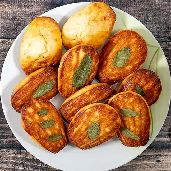 Recept: Hartige madeleines met geitenkaas