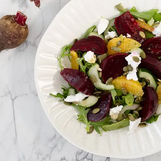 Rode bieten salade met geitenkaas