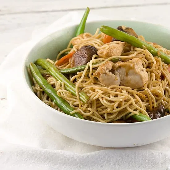 Recept: Noedels met kip en teriyaki saus
