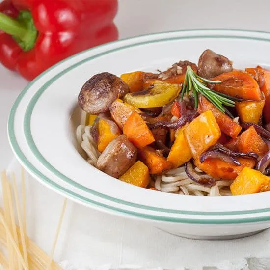 Recept: Pasta met groenten en worst uit de oven