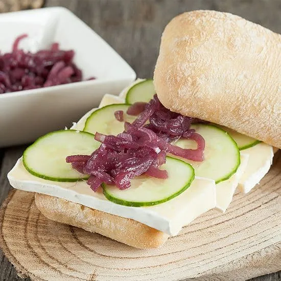 Recept: Ciabatta met brie en rode ui compote
