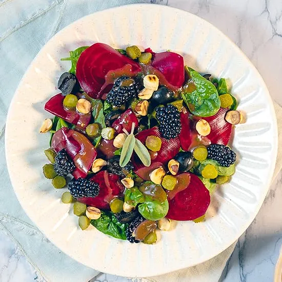 Recept: Rode bieten salade met bramen