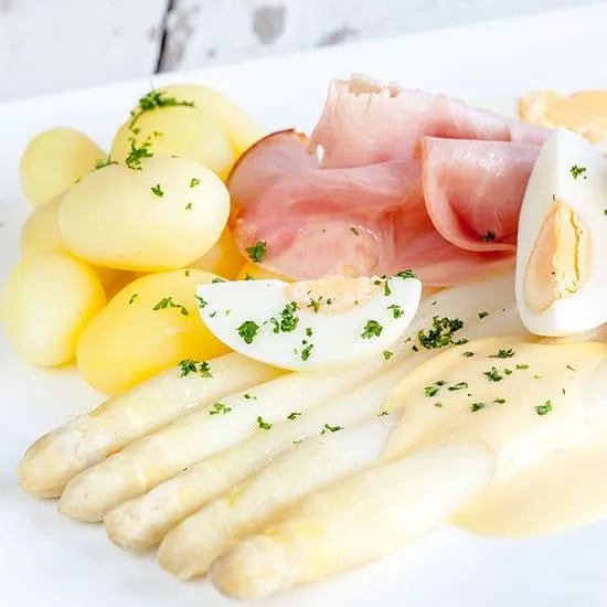 Recept: Witte asperges met Hollandaisesaus