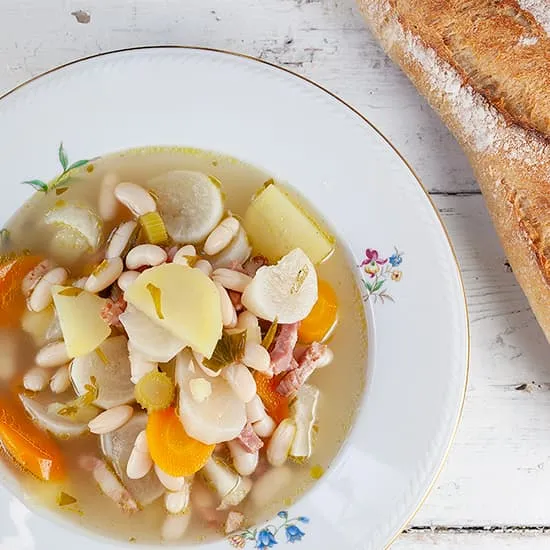 Recept: Zomerse witte bonensoep