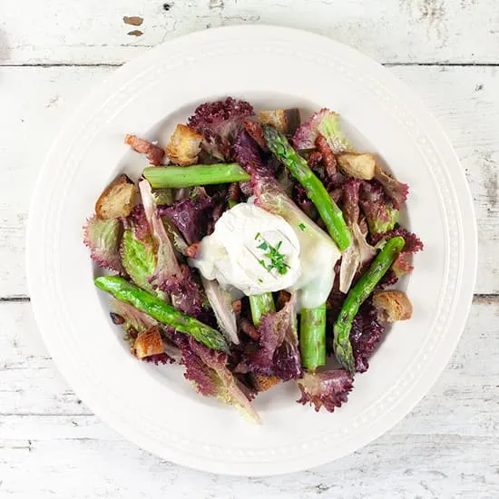 Recept: Groene aspergesalade met warme geitenkaas