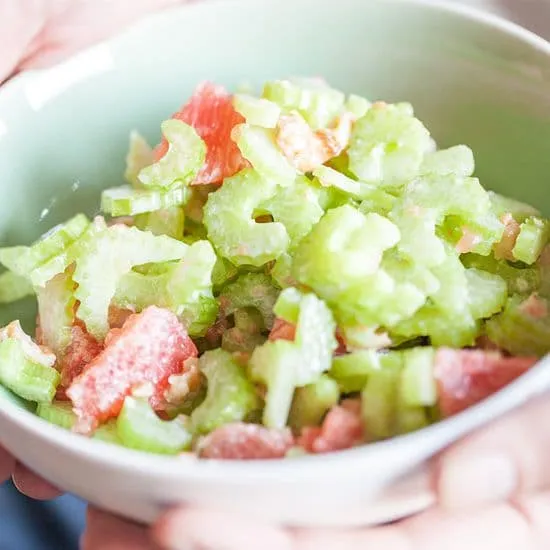 Recept: Bleekselderijsalade met grapefruit