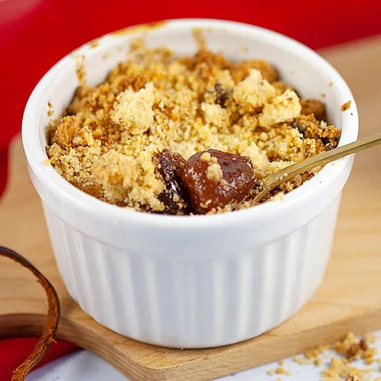 Kersen crumble