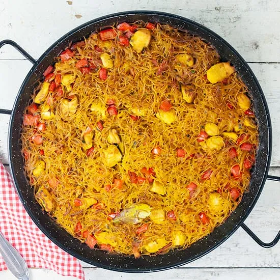 Catalaanse Fideuá de pollo