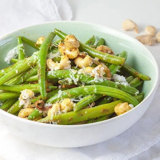 Recept: Gewokte sperziebonen met kerrie en cashewnoten