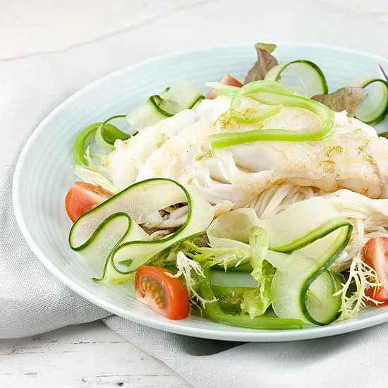 Recept: Kabeljauw, snijbonen en noodles lente salade