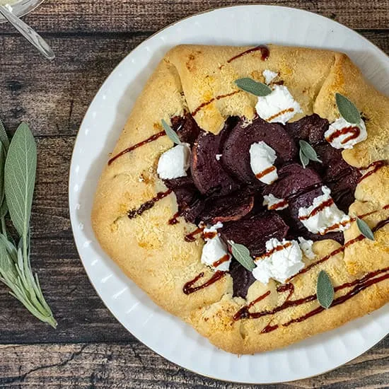 Recept: Hartige galette met rode biet