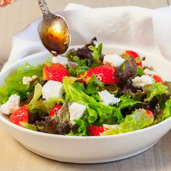 Recept: Aardbeiensalade met geitenkaas
