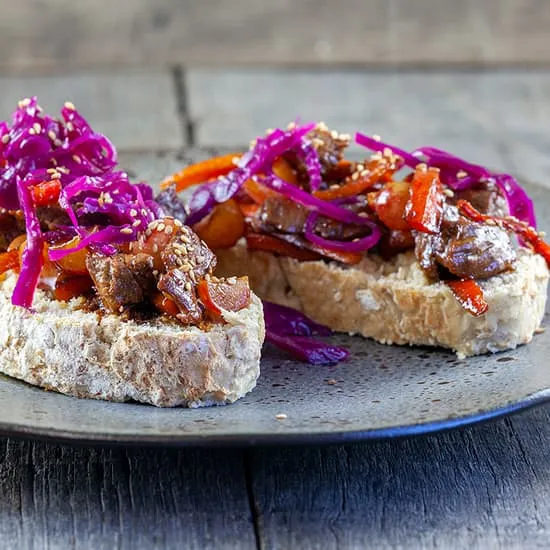 Recept: Biefstuk en rode kool sandwich