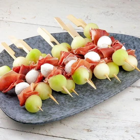 Recept: Tapasspiesjes met meloen, mozzarella en ham