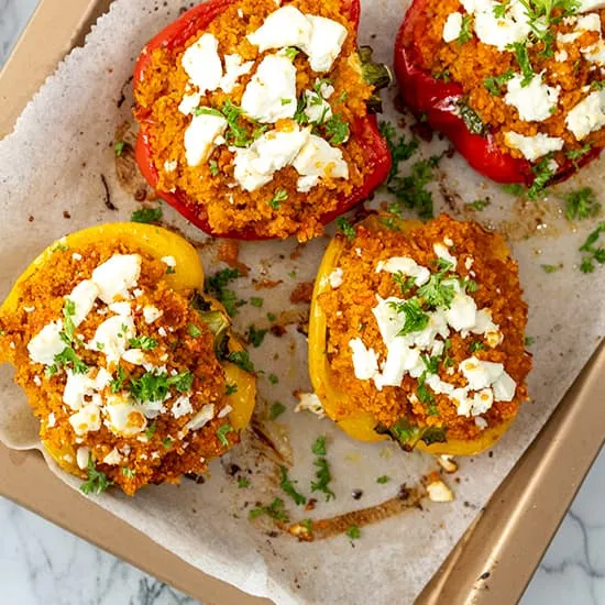 Recept: Gevulde paprika met bulgur en feta