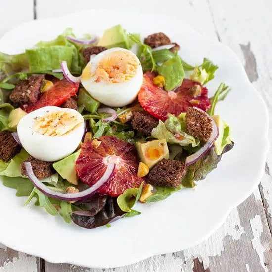 Recept: Avocadosalade met bloedsinaasappel