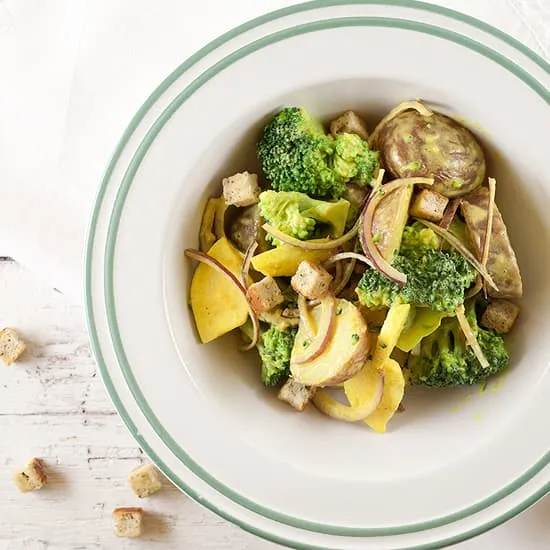 Recept: Rode aardappelsalade met broccoli en kerrie