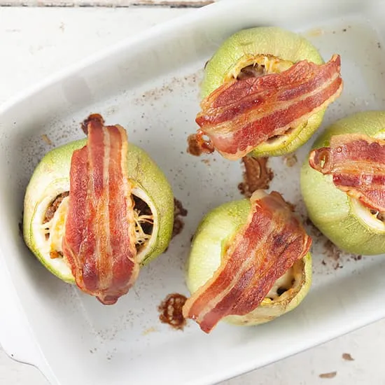 Recept: Gevulde courgette met gehakt, kaas en spek