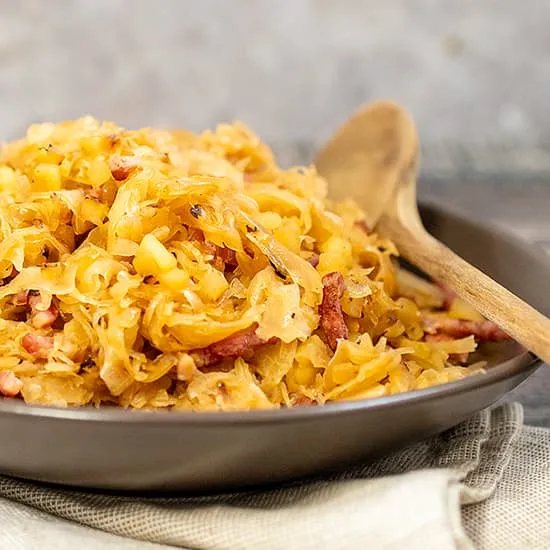 Recept: Gebakken zuurkool met spekjes