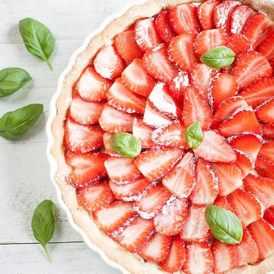 Aardbeien basilicumtaart