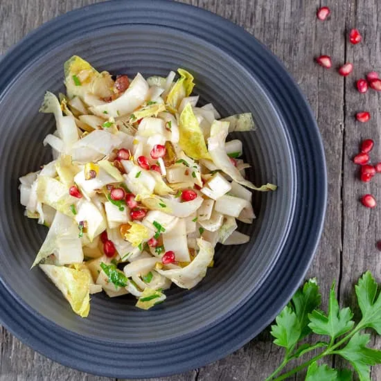 Recept: Witlofsalade met granaatappel