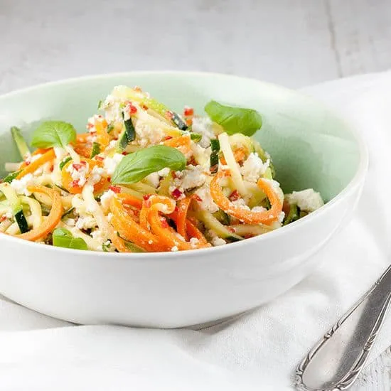 Recept: Courgette en wortel spaghetti salade
