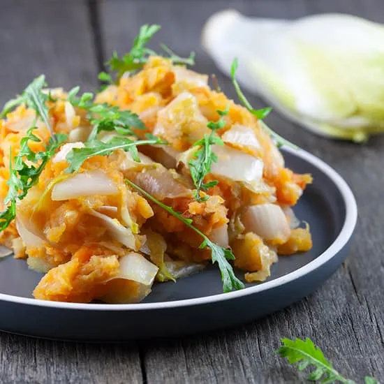 Recept: Zoete aardappel stamppot met witlof