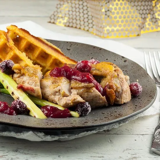 Parelhoen met cranberry's en aardappelwafels