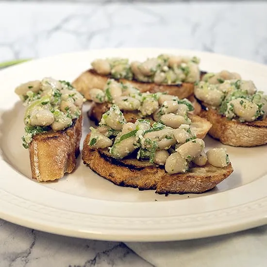 Recept: Bruschetta met cannellini bonen