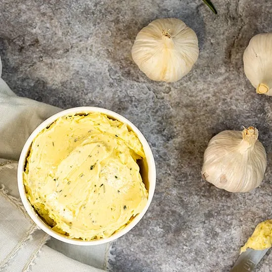 Recept: Zelf knoflookboter maken