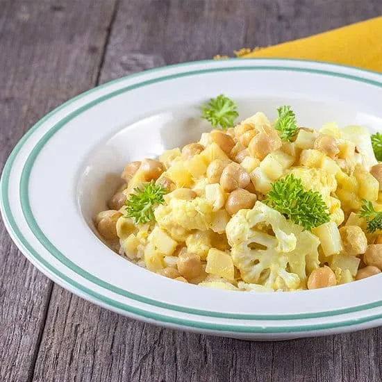 Indiase curry van bloemkool en kikkererwten