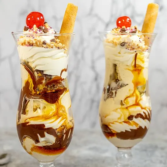 Sundae ijs met chocolade