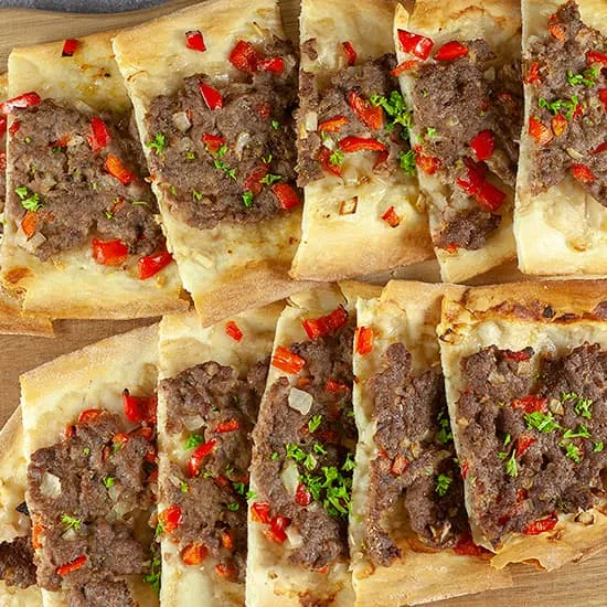 Recept: Etli ekmek (Turks platbrood met gehakt)