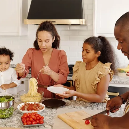De nieuwe kooktrend: koken terwijl je gasten aanschuiven