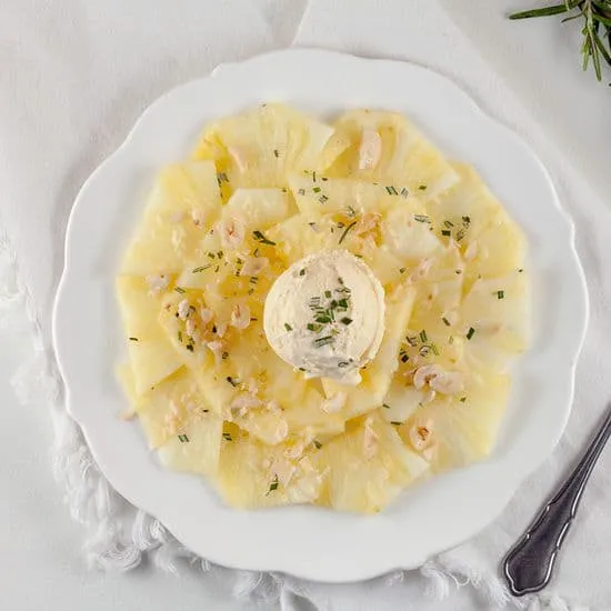 Ananascarpaccio met rozemarijnijs