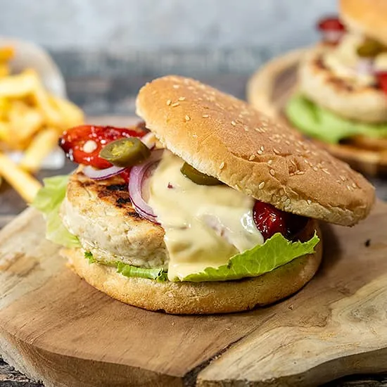 Recept: Kalkoenburger met kaassaus