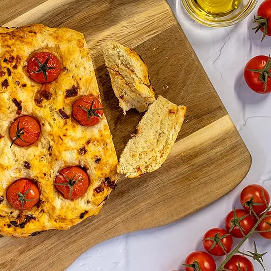 Recept: Focaccia met cherrytomaatjes