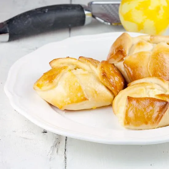 Branzoaice (Roemeense citroen gebakjes)