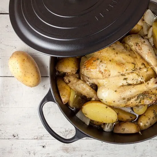 Recept: Rustieke hele kip met venkel uit de pan