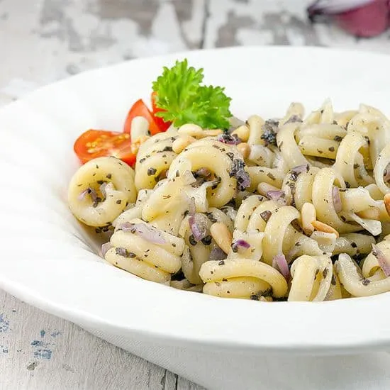 Pasta met truffel en rode ui
