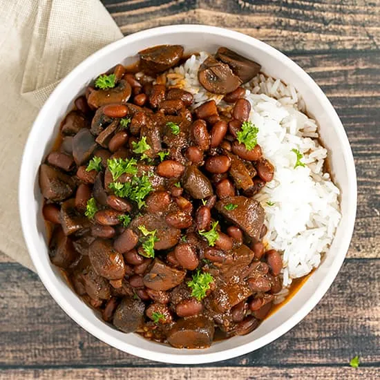 Recept: Vegetarische bruine bonenstoof met champignons