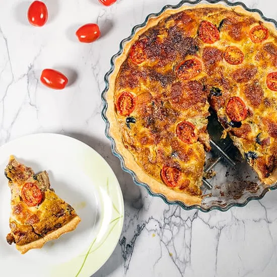 Italiaanse quiche met pesto en mozzarella