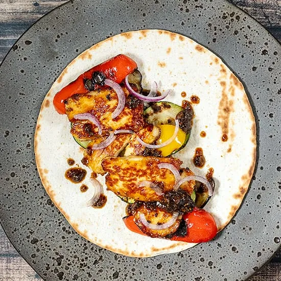 Recept: Halloumi wraps met gegrilde groenten