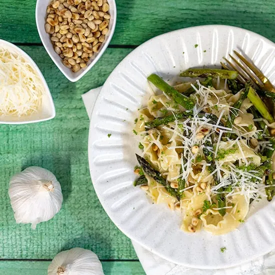 Vegetarische pasta met groene asperges