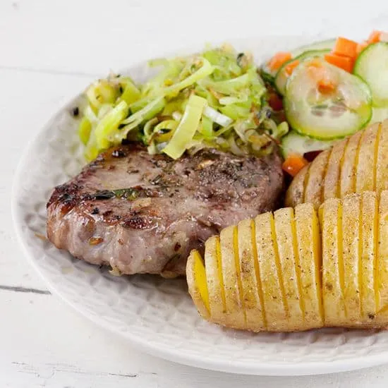 Lamskarbonade met hasselback aardappelen