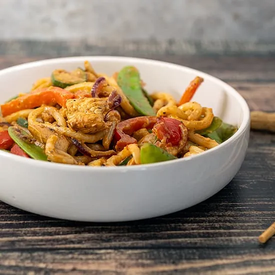 Recept: Udon noedels met kip en groenten